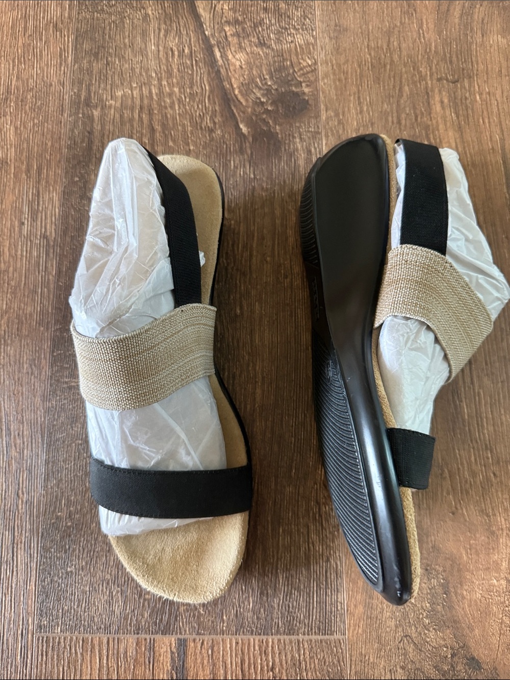 CHARLESTON SHOE CO. Cooper Low Wedge Size 10 Sandals Black/Linen - Picture 2 of 7